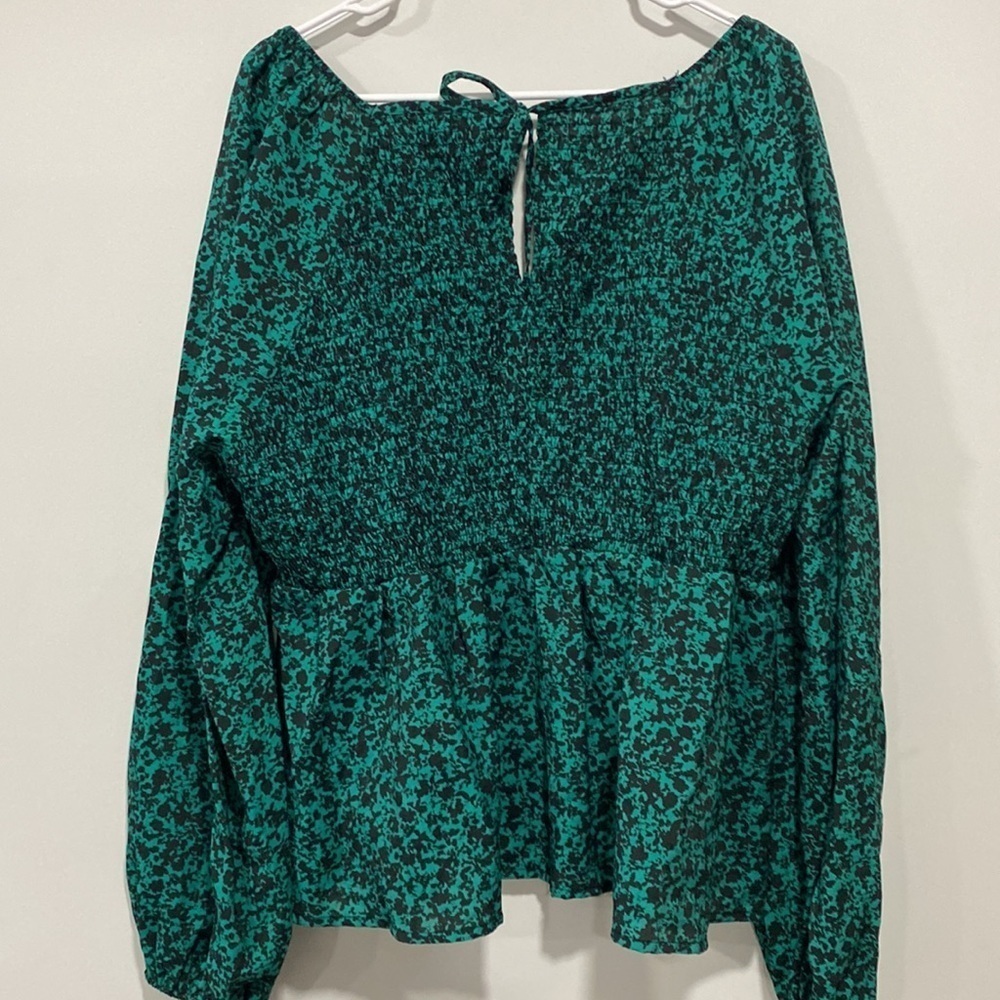 Women’s A Line V Neck Ballon Long Sleeve Floral Blouse - Ava & Viv Green Size 2X - Picture 2 of 6